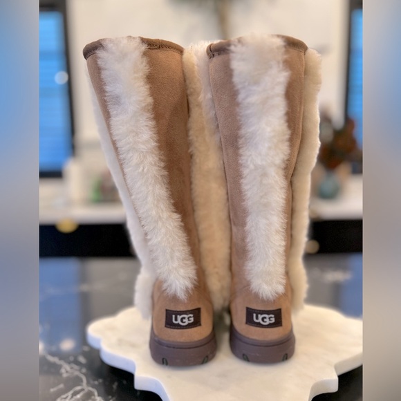 RARE UGG Sunburst Tall Boot, Chestnut, Size 6 - Picture 1 of 8